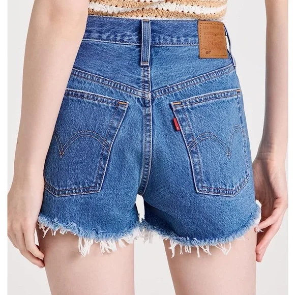 Levi’s 501 shorts size 27 medium wash - Picture 2 of 7